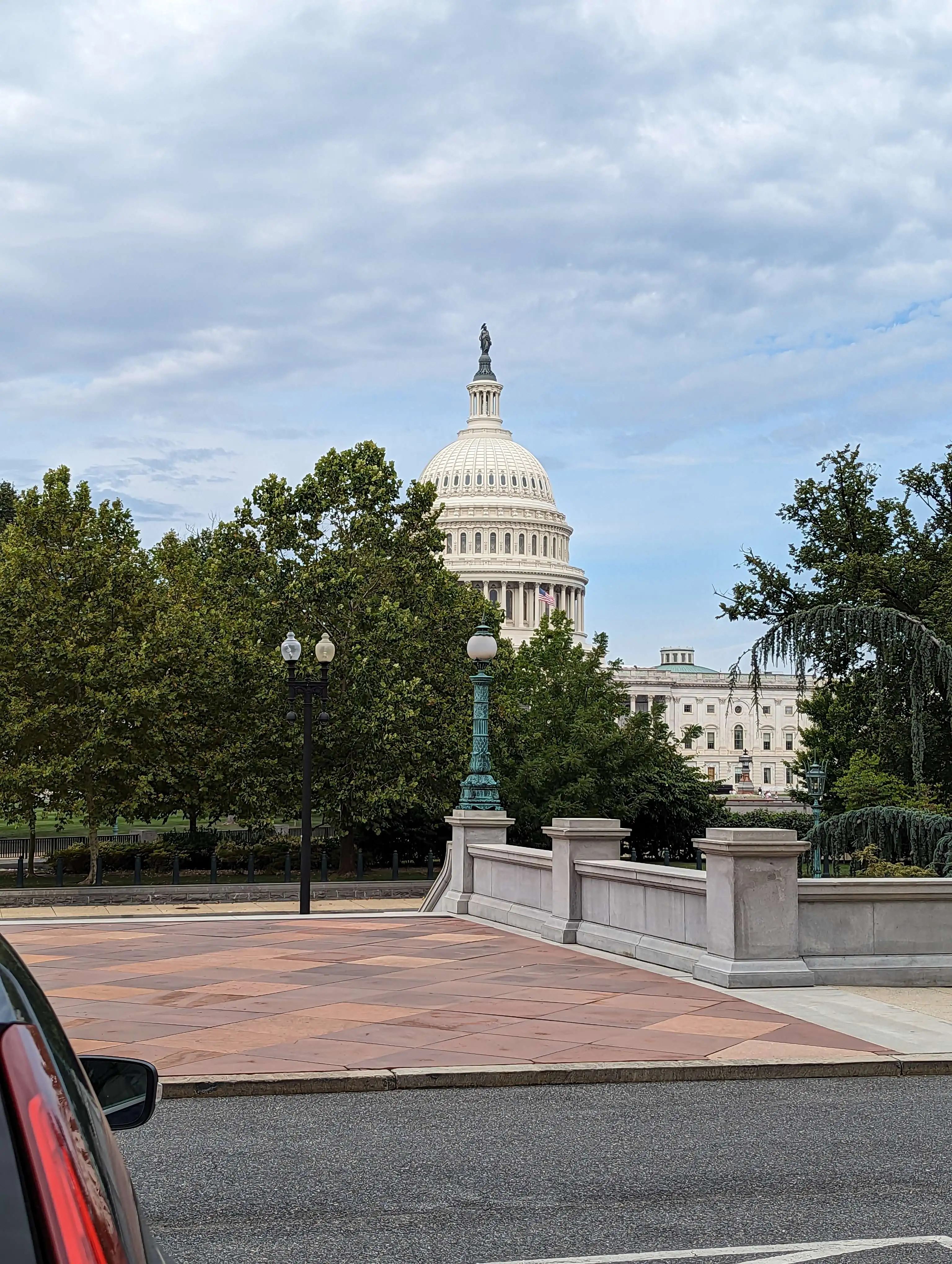 Photo by Ehab of the US Capitol building.